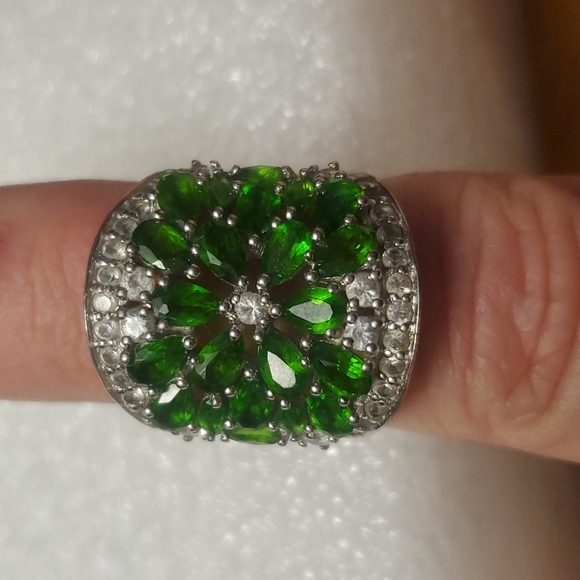 Russian Chrome Diopside 3.74 ctw - Picture 6 of 7